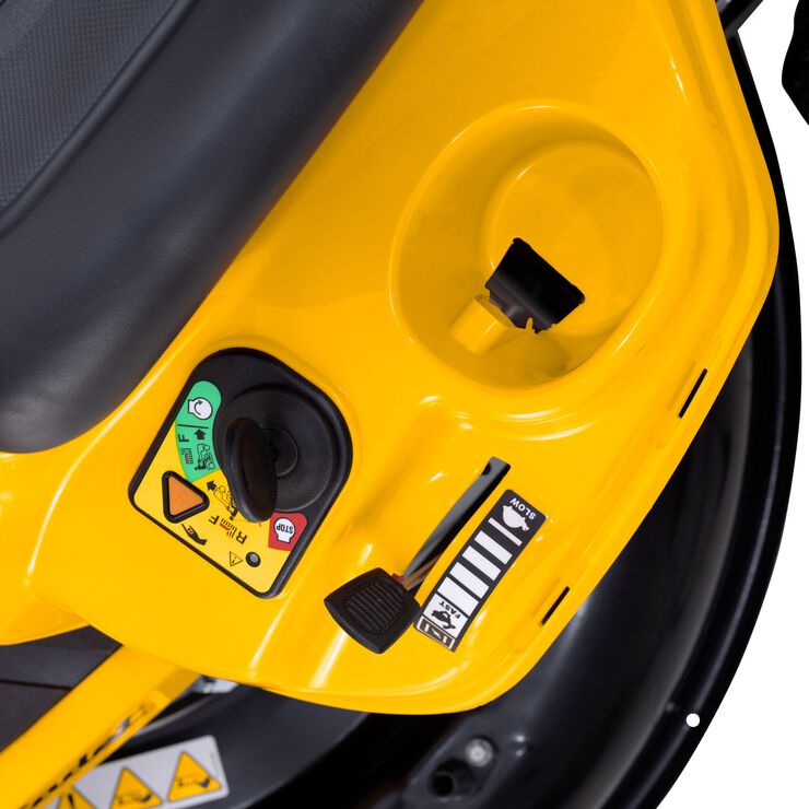 Cub Cadet CC30 Riding Lawn Mower (13AC26JDA10) Cub Cadet CC30 Riding Lawn Mower (13AC26JDA10)